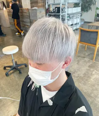 ショート カラー メンズ ハイトーン/レイヤー /ケアブリーチ石川治のヘアスタイル