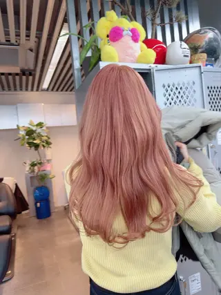 ロング カラー 岡野 静華のヘアスタイル