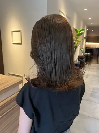 ミディアム カラー 西村 美羽のヘアスタイル