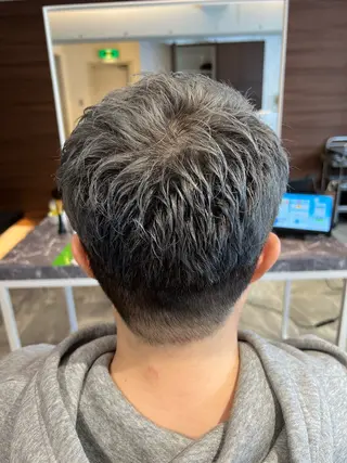 カラー メンズ 安田 菜摘のヘアスタイル