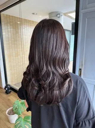 ロング カラー ツキダテ ユイのヘアスタイル