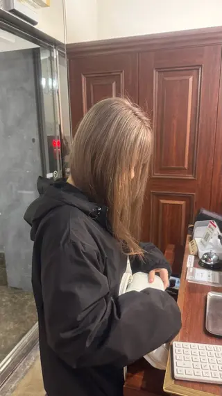 ロング カラー Graphy  札幌所属・🐺ﾅｶﾑﾗ ﾓﾓｶのヘアスタイル