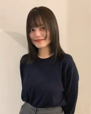 ミディアム カラー 落合希 Olivebeigeのヘアスタイル