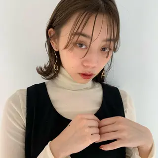 ミディアム カラー SAKINO． ベージュカラーのヘアスタイル