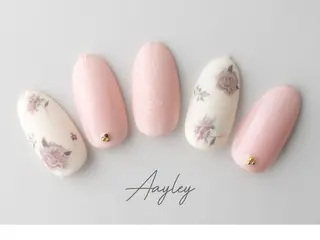 ミディアム カラー ネイル Aayley アイリ―サロンのネイルデザイン
