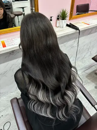 ロング PREss Natsumiのヘアスタイル