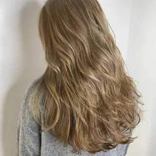 ロング カラー 似合わせベージュ 🍯ayumi🍯のヘアスタイル
