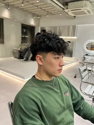 ショート ⚡メンズパーマフ ェードカットTomyのヘアスタイル