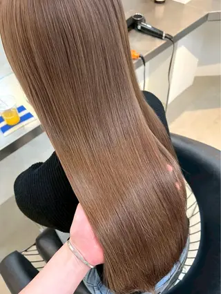 ロング MOMOKA LUCK TOKYOのヘアスタイル