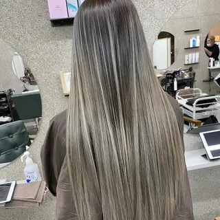 ロング カラー Lull1人美容室 バレイヤージュのヘアスタイル