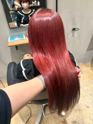 ロング 紅/透明感カラー /ハイトーン/カットのヘアスタイル