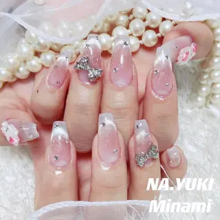 マツエク・マツパ ネイル 🦋 Queenieのネイルデザイン