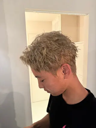 ショート カラー パーマ 森田 鴻之介のヘアスタイル