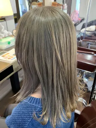 セミロング カラー 砂田 沙樹のヘアスタイル