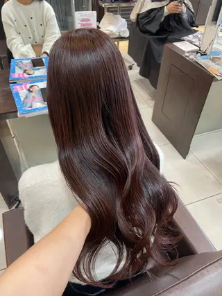 ロング レイヤーカット✖️ 柔らかベージュカラーのヘアスタイル