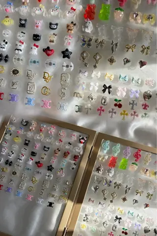 ネイル 𝓇𝒶𝓃𝒶𝓃 𝓃𝒶𝒾𝓁のネイルデザイン