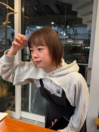 ミディアム コミヤ ミズホのヘアスタイル