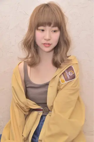 ミディアム カラー ベージュカラー🧸 伊藤なつみのヘアスタイル