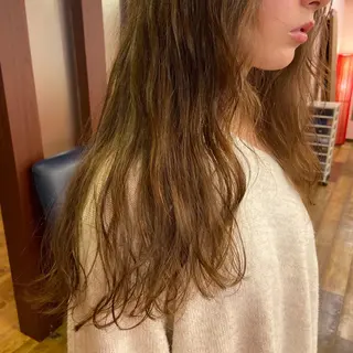 ロング カラー パーマ ツバサ 髪質改善のヘアスタイル