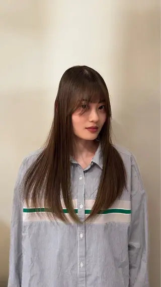 カラー ピエドプール NINAのヘアスタイル