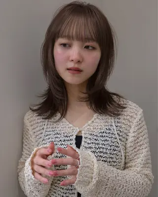 ミディアム カラー aya / ニュアンスカラーのヘアスタイル