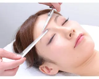 アイブロウ ヘアーサロン ＳＯRＡお顔剃りのエステ・リラクイメージ