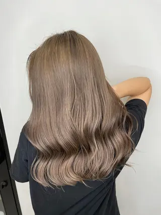 カラー 岡留 愛美のヘアスタイル