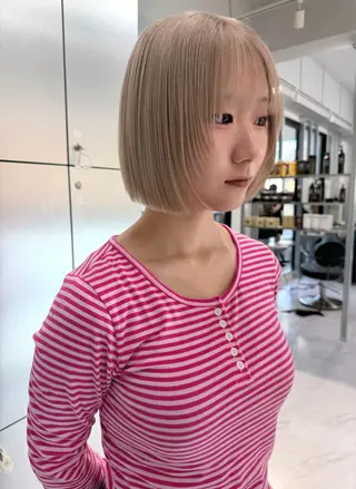 ショート カラー TATSUブリーチ/ ミルクティーベージュのヘアスタイル