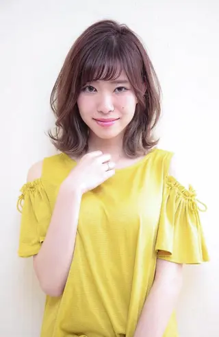 ミディアム カラー 秋野 睦実のヘアスタイル