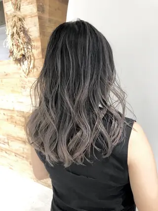 セミロング カラー 白髪ぼかしハイライト バレイヤージュヤマトのヘアスタイル