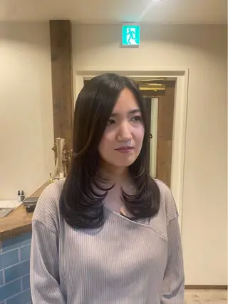 ロング 佐々木 愛里のヘアスタイル