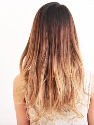 ミディアム セミロング ロング カラー ヤナ マネージャーのヘアスタイル