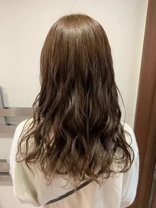 セミロング カラー 蓮見  友里のヘアスタイル