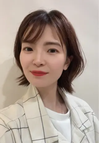 ミディアム カラー 渋谷 とまとのヘアスタイル