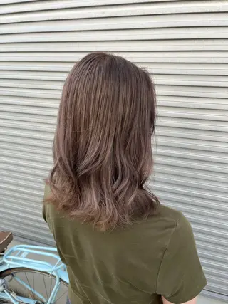 セミロング カラー momb 折戸結菜のヘアスタイル