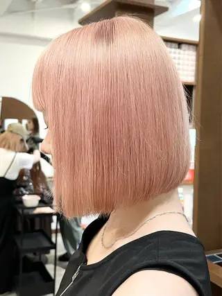 ショート カラー Ami ブリーチ/ハイトーンのヘアスタイル