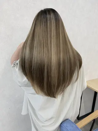 ロング ヘアアレンジ カラー ハイトーン カラーのヘアスタイル
