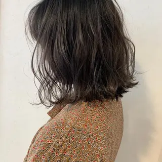 ミディアム カラー 柳原 実央のヘアスタイル