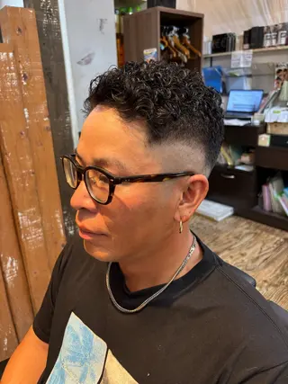 パーマ メンズ メンズ/フェード オヌマのヘアスタイル