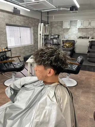 メンズ フェードパーマ 新倉幸之助のヘアスタイル