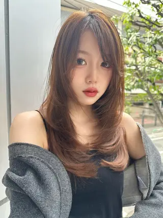 ロング カラー レイヤーカット 透明感カラーのヘアスタイル