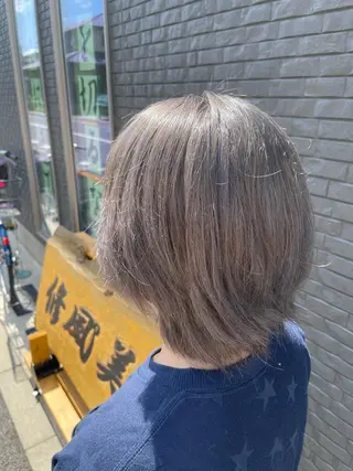 ミディアム カラー デザインカラー🏝️ 須賀汐音のヘアスタイル