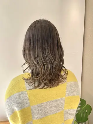 ミディアム カラー 佐々木 美帆のヘアスタイル