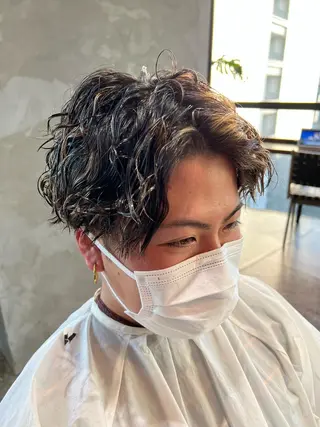 ショート パーマ メンズ 波巻きスパイラルパー マ/シャドウパーマ駿のヘアスタイル
