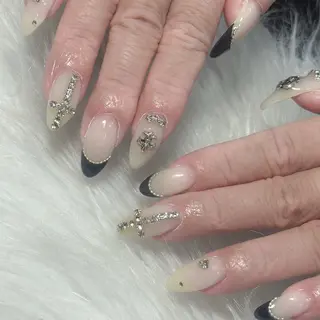 ネイル LAVISH nanamiのネイルデザイン