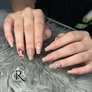 ショート 美フォルムスカルプ✨ RENAのネイルデザイン