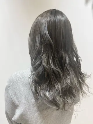 セミロング カラー 🐺ウルフ/レイヤー 似合わせ‎🤍沙羅のヘアスタイル