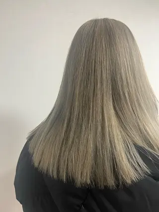 セミロング ハイトーンカラー🩵 耳ツボジュエリー👂のその他イメージ