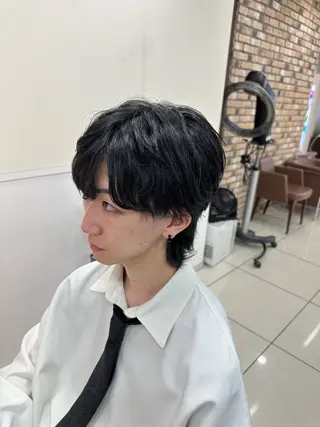 メンズ メンズ特化シャドウパ ーマラウンドマッシュのヘアスタイル
