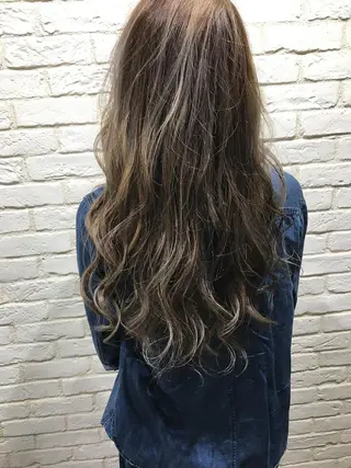 ロング カラー UMEDA FIGAROのヘアスタイル